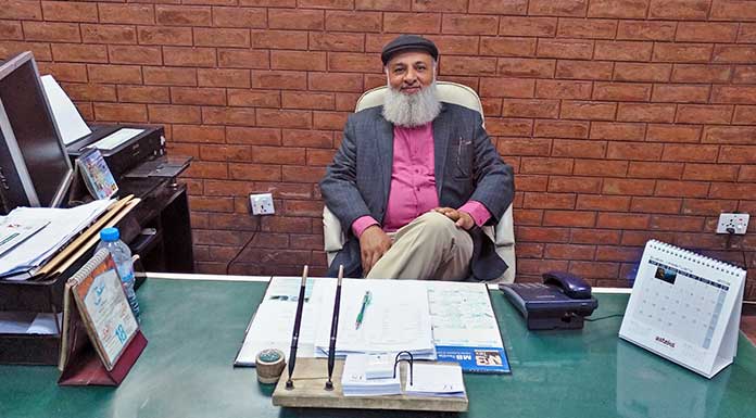 nishat group Sardar Mehmood Akhtar sitting at a table