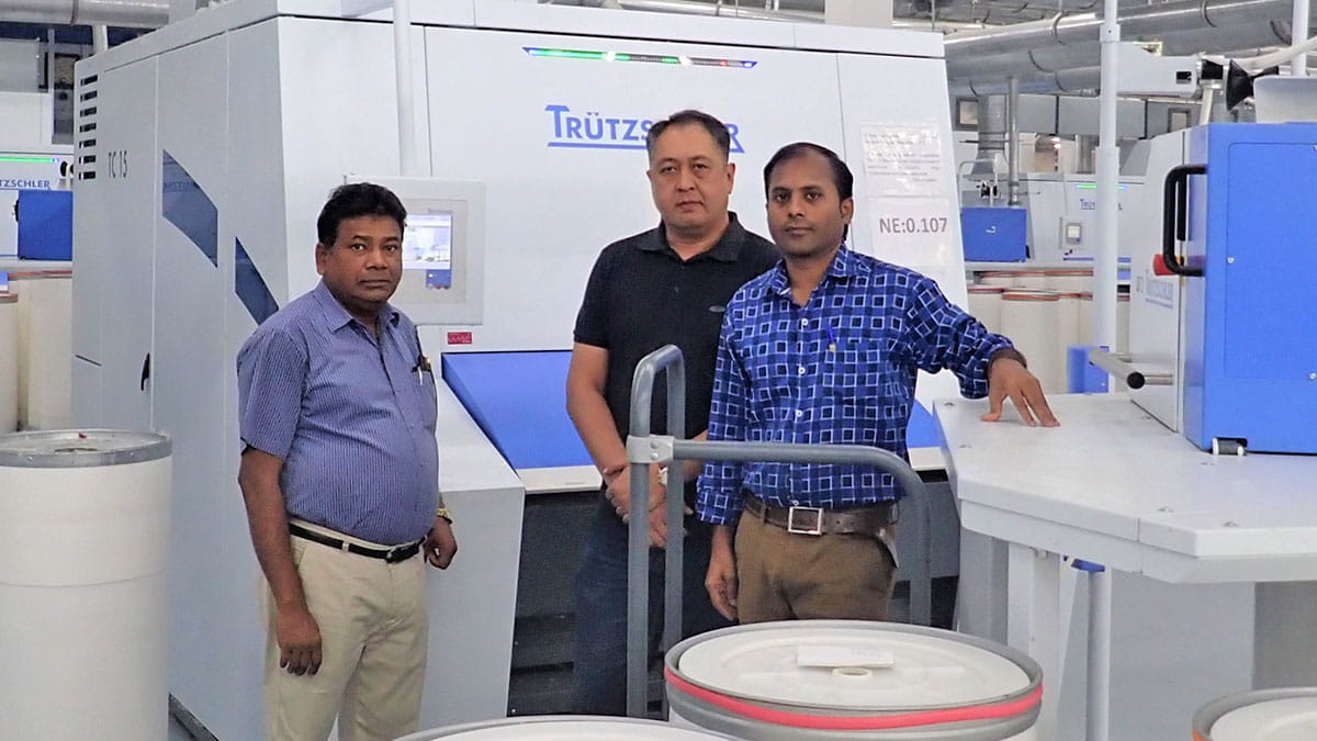 Mr. Sekar (left), Mr. Saidov (middle) ve Mr. Prakash (right) - Combed yarn waste become high-quality yarn with IDF2