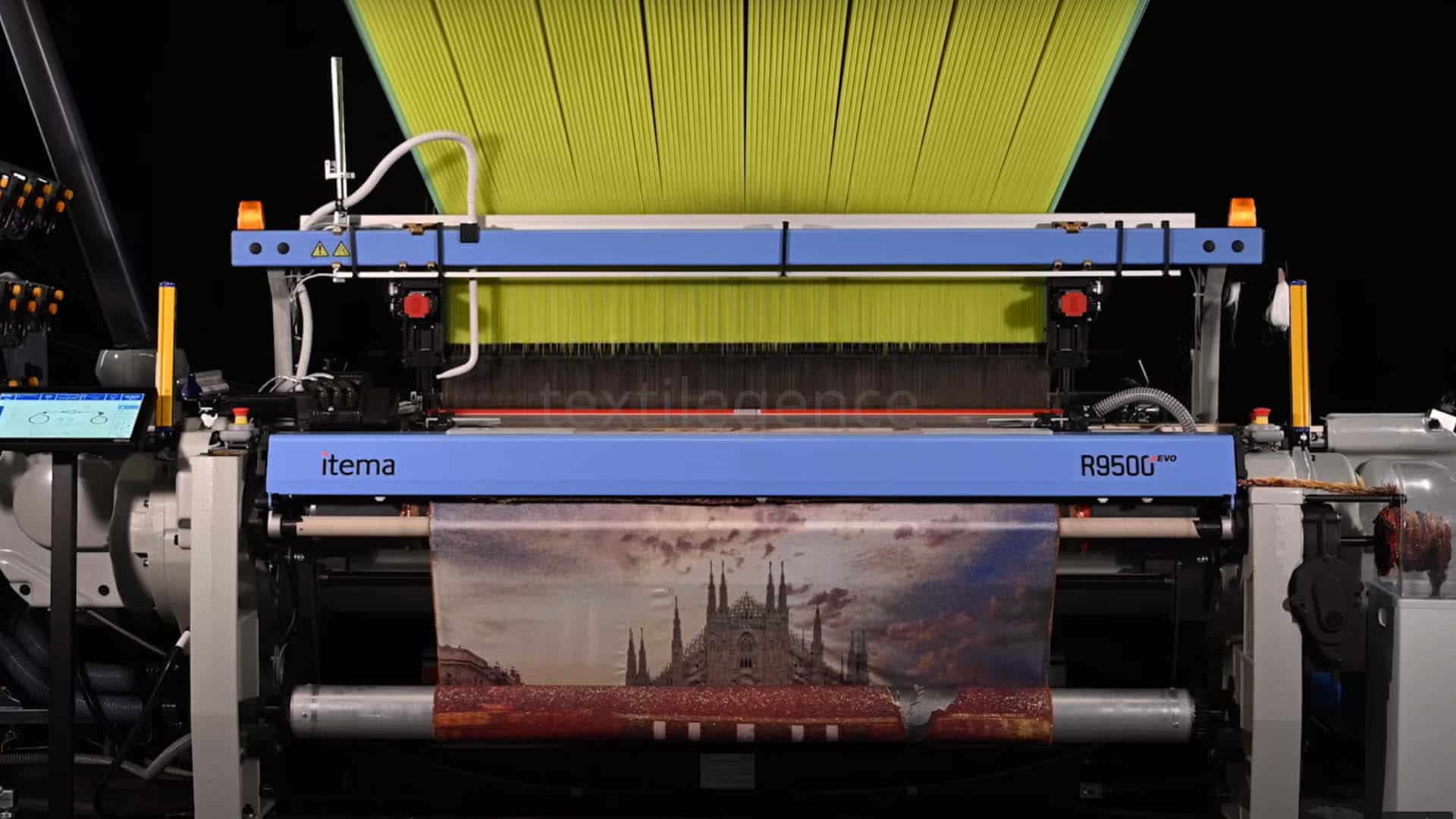 Yeni R9500EVO, EVO iyileştirmeleri sayesinde elde edilen üstün tekstil ustalığını vurgulamak için hem geniş hem de dar genişliklerde sergilenecek Görsel Kaynak: Itema