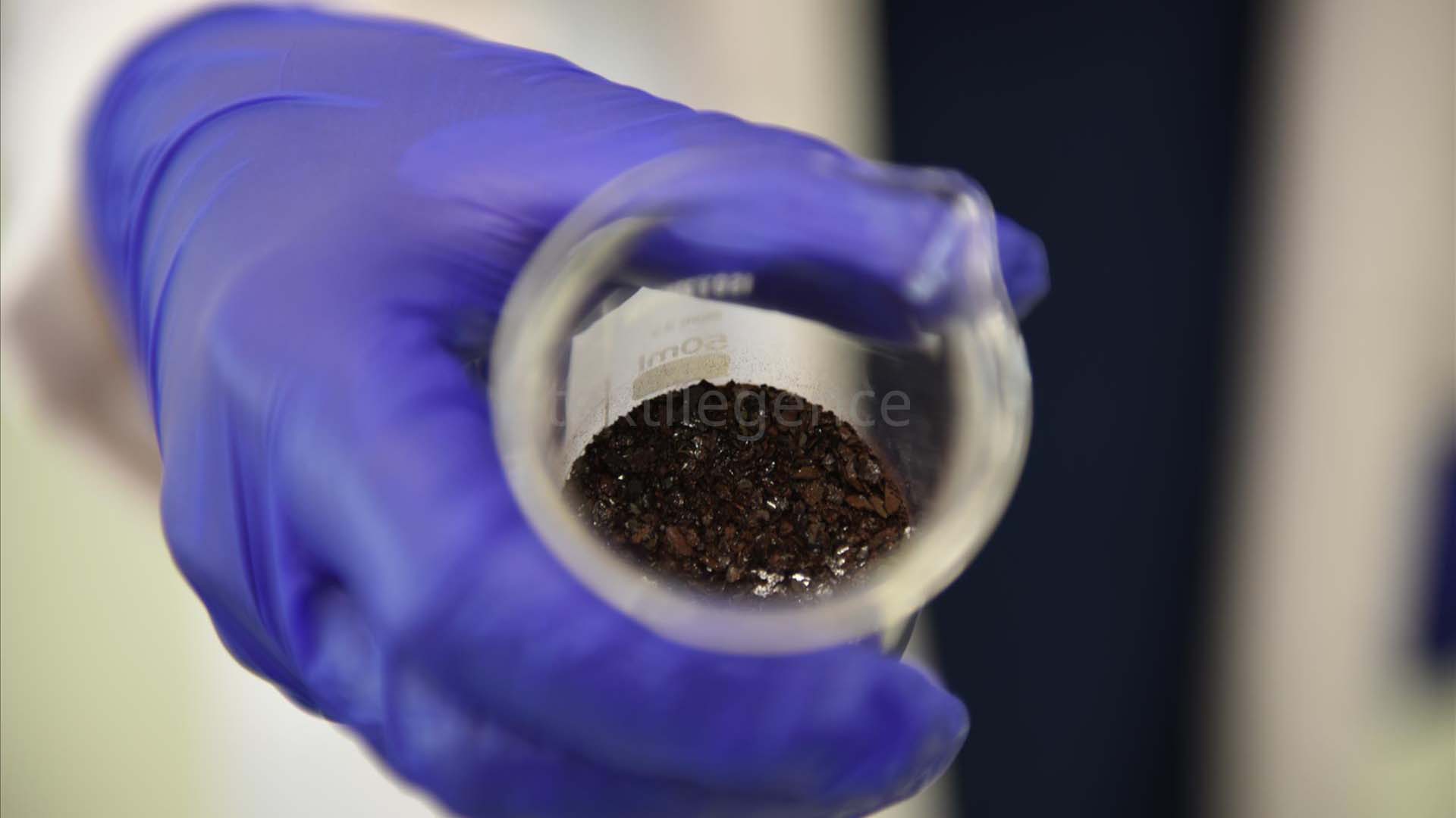 A competitor to synthetic dyes; natural pigment developed from apples Image Source: AA