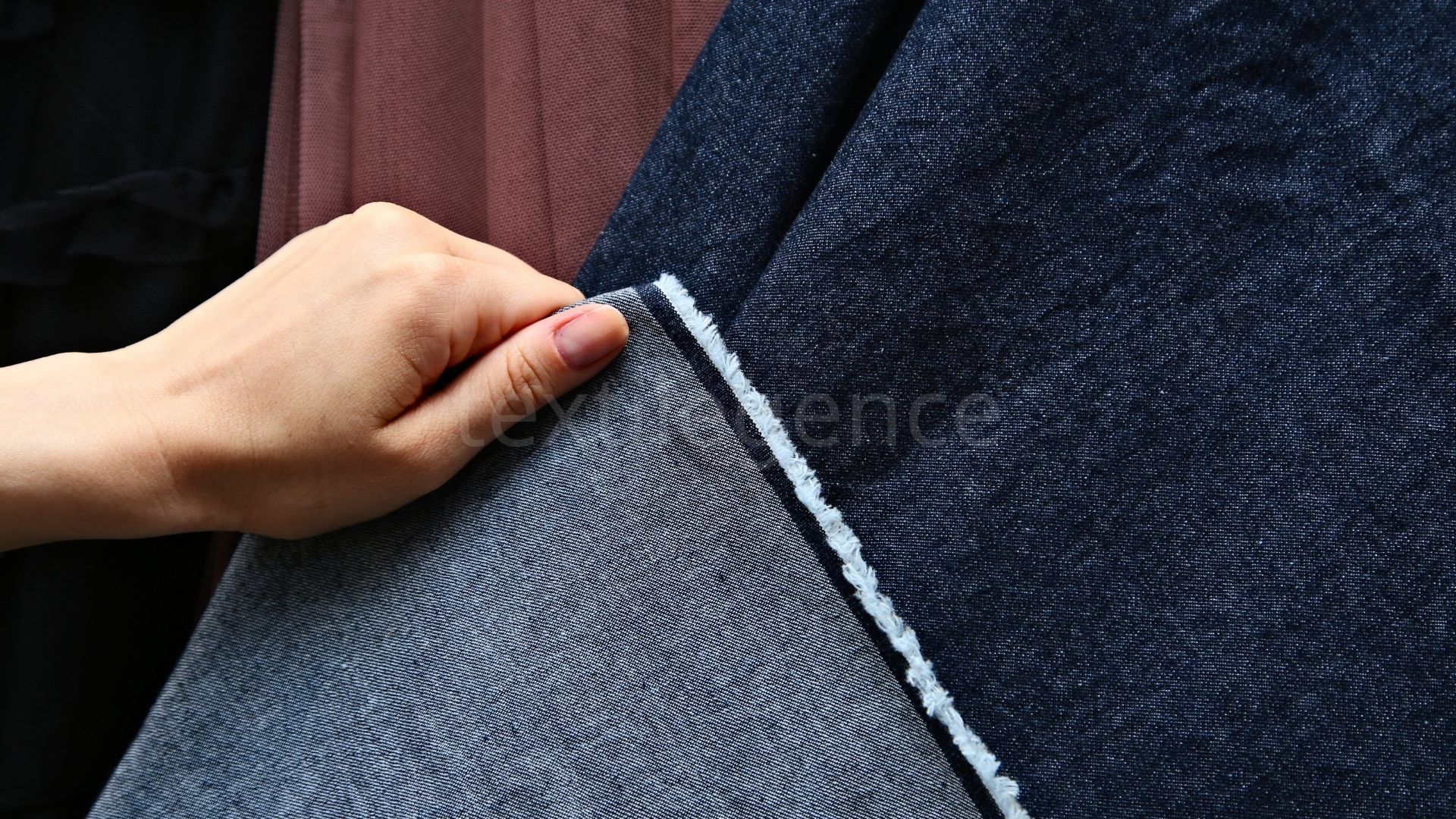 Denim kumaşta yüzde 20’ye yakın artış Görsel Kaynak: Freepik