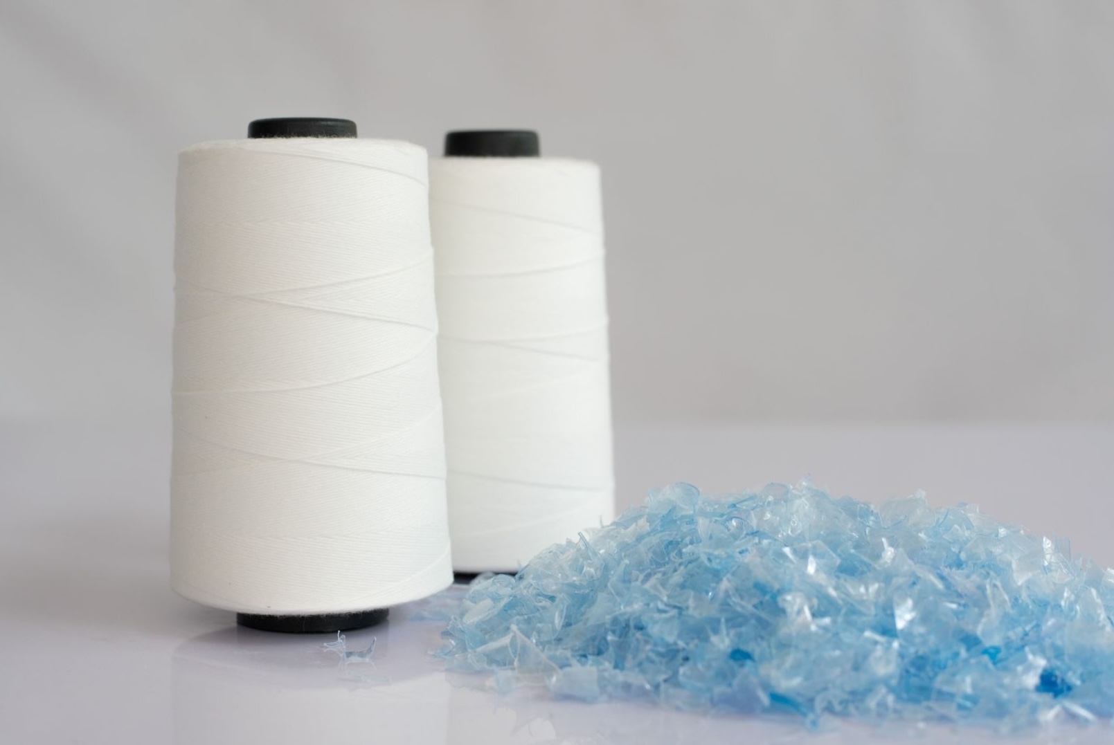 Of the roughly 16,000 chemicals found in plastics, we have no information about around 40%, while most of the remainder are known to be endocrine disruptors, carcinogens, or otherwise harmful substances Image Source: Canva