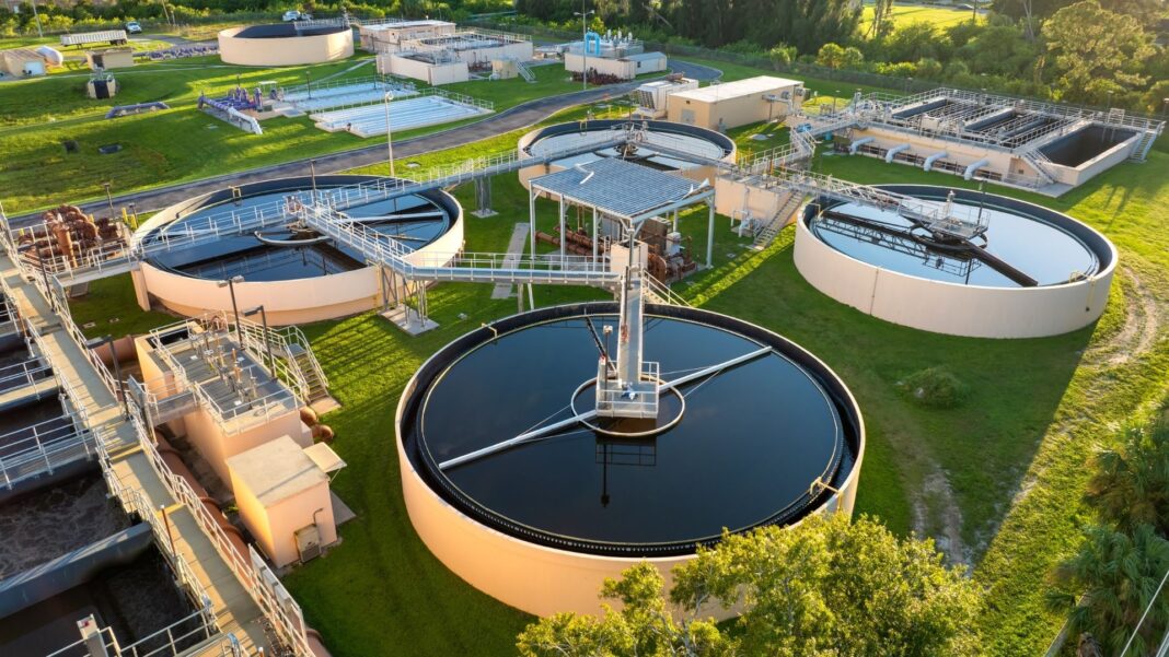 In addition to the value it contributes to the economy through employment and exports, the textile industry—also placing a significant burden on the environment and clean water resources—addressed water management in a webinar held for the first time Image Source: Canva