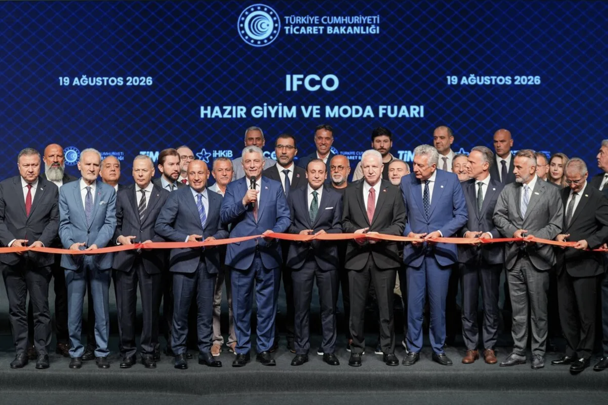 Türk moda endüstrisinin önemli organizasyonları arasında yer alan İstanbul Hazır Giyim ve Moda Fuarı (IFCO), 10’uncu kez kapılarını açarken, açılış töreninde yapılan konuşmalar sektörün içinde bulunduğu ekonomik tabloya ilişkin dikkat çekici değerlendirmelere sahne oldu Görsel Kaynak: AA